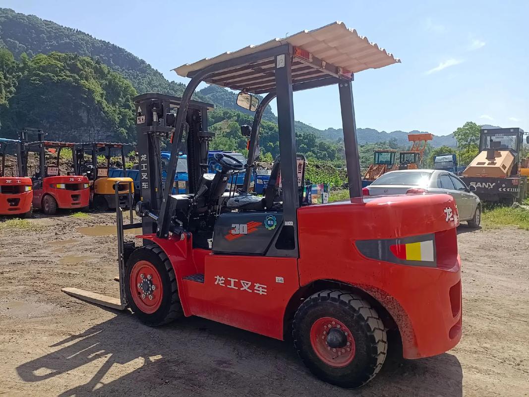 龙工3吨自动挡叉车 准新状态、超长质保，高效作业首选